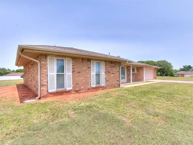 Photo 3 — 2320 Tecumseh Road, Blanchard, OK 73010
