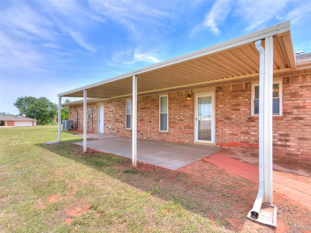 Photo 8 — 2320 Tecumseh Road, Blanchard, OK 73010