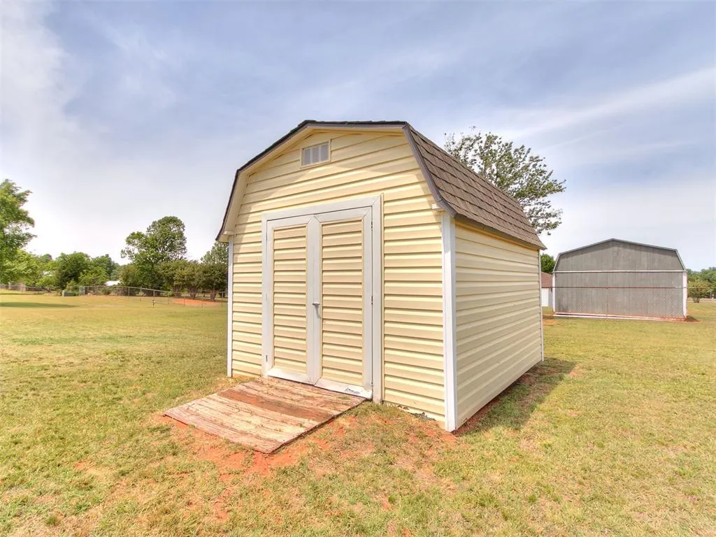 Photo 10 — 2320 Tecumseh Road, Blanchard, OK 73010