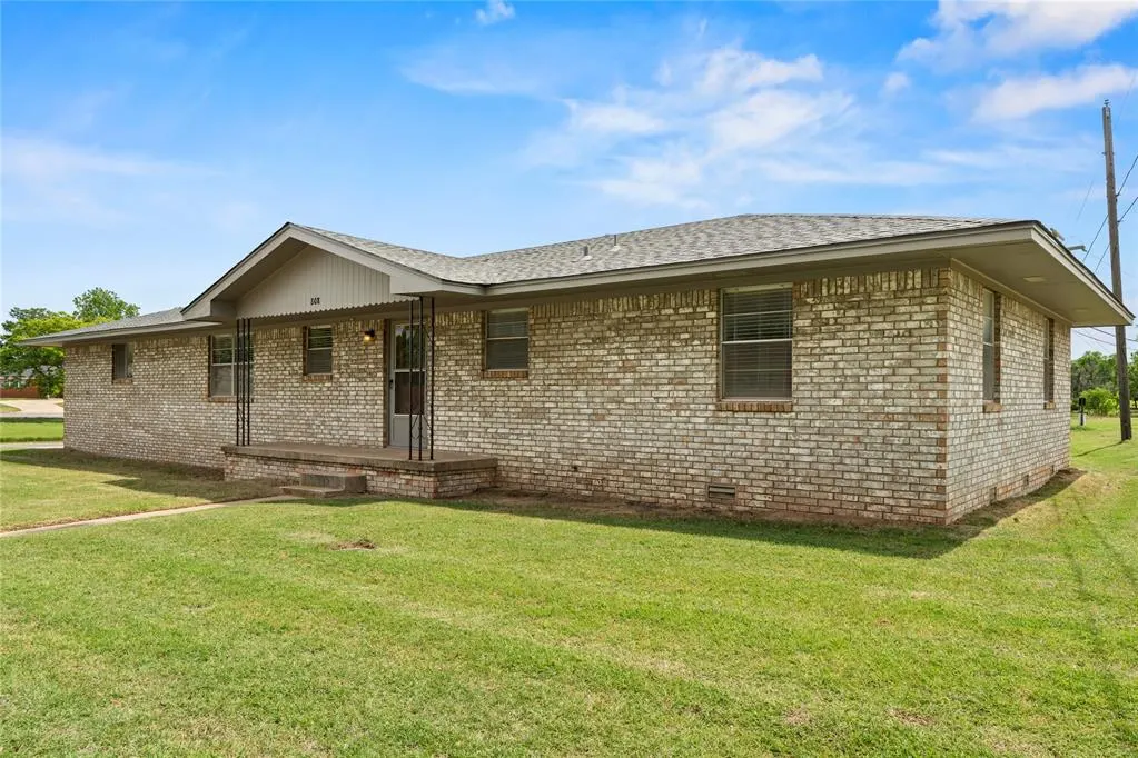 Photo 3 — 808 Mimosa Drive, Watonga, OK 73772