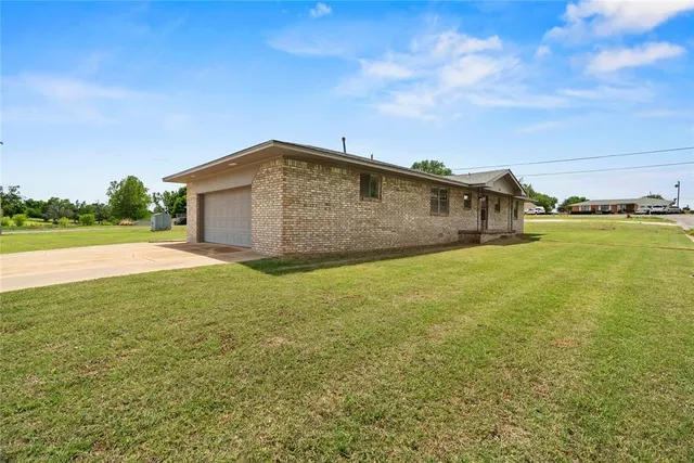 Photo 4 — 808 Mimosa Drive, Watonga, OK 73772