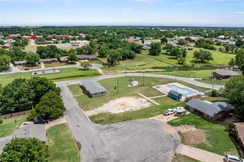 Photo 26 — 808 Mimosa Drive, Watonga, OK 73772