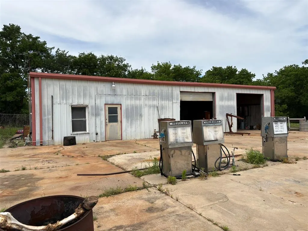 Front exterior — 41656 HWY 59 B, Macomb, OK 74852