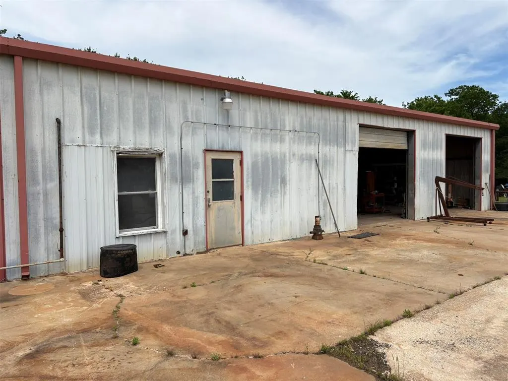 Photo 2 — 41656 HWY 59 B, Macomb, OK 74852
