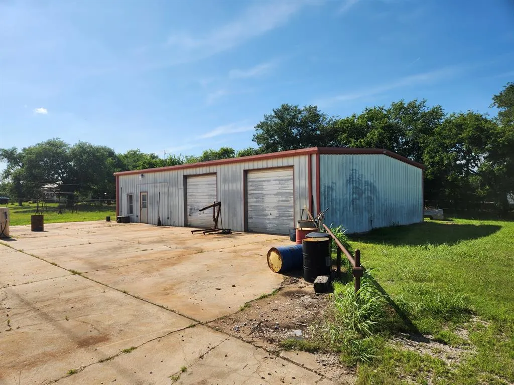 Photo 3 — 41656 HWY 59 B, Macomb, OK 74852