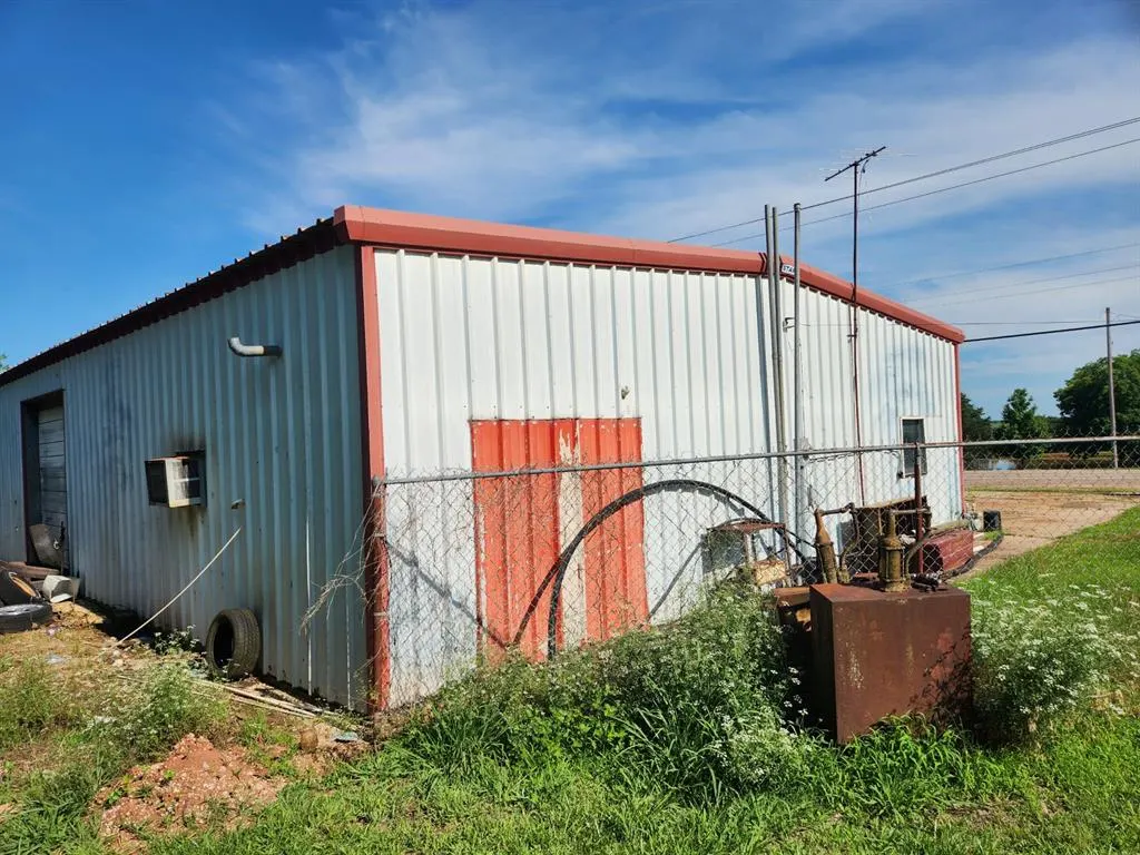 Photo 9 — 41656 HWY 59 B, Macomb, OK 74852
