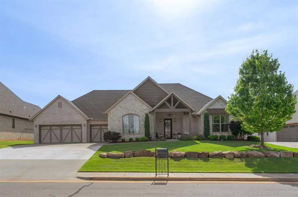 Photo 2 — 3116 Hillside Drive, Edmond, OK 73012