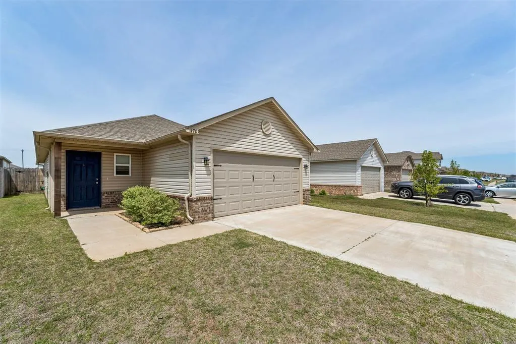 Photo 3 — 11701 Casey Drive, Yukon, OK 73099