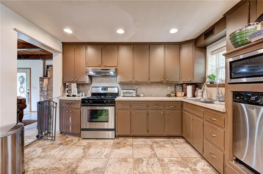 Photo 14 — 7900 N Bryant Avenue, Oklahoma City, OK 73131
