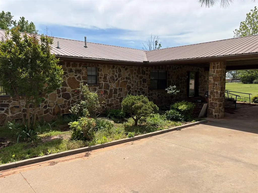 Photo 4 — 41693 Highway 59, Asher, OK 74826