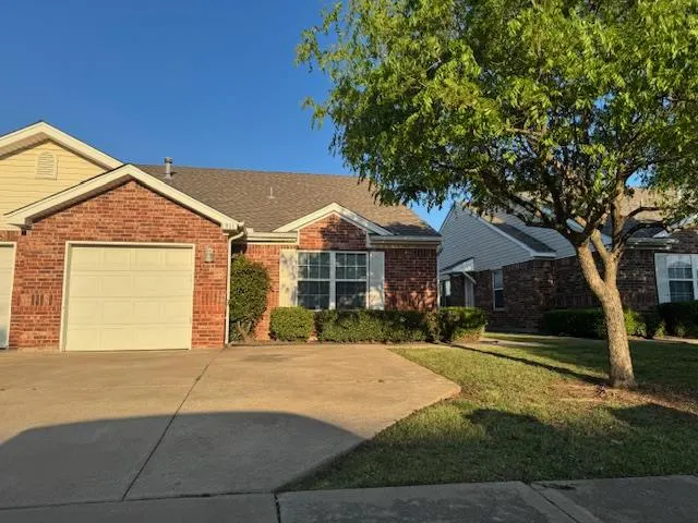 Photo 2 — 1911 Durham Place, Norman, OK 73071
