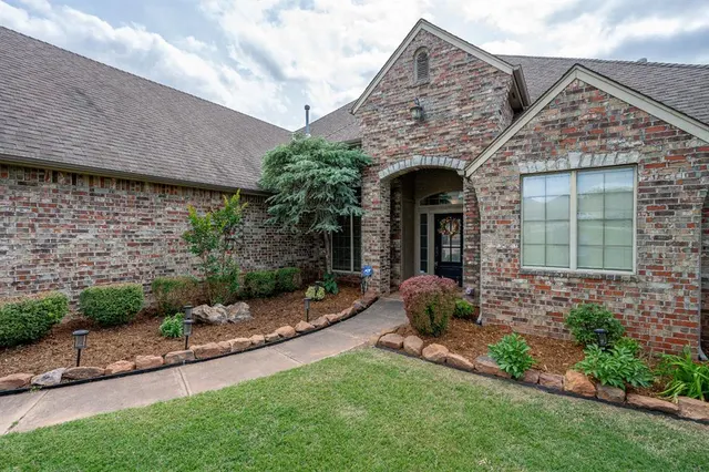 Photo 2 — 2333 Flint Ridge Road, Edmond, OK 73003