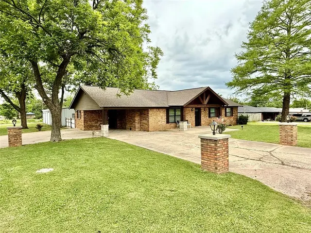 Front exterior — 501 W Cottage Street, Ada, OK 74820