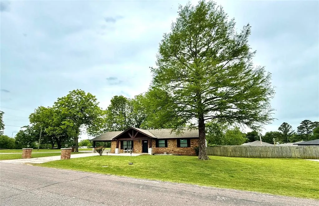 Photo 3 — 501 W Cottage Street, Ada, OK 74820