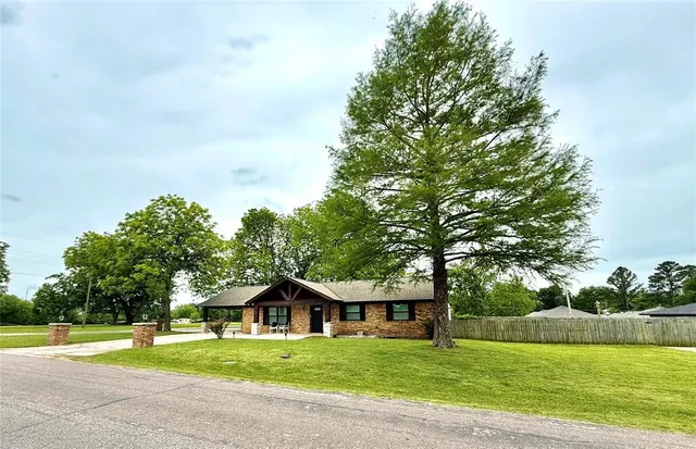 Photo 3 — 501 W Cottage Street, Ada, OK 74820
