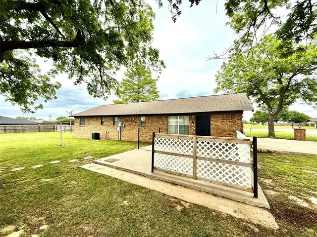 Photo 8 — 501 W Cottage Street, Ada, OK 74820