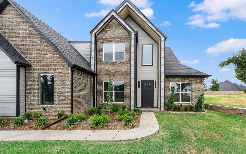 Photo 2 — 4548 Maple Ridge Drive, Edmond, OK 73034