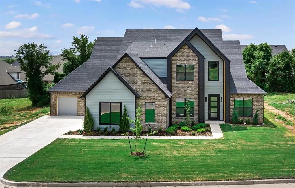 Front exterior — 8132 Amber Ridge Drive, Edmond, OK 73034