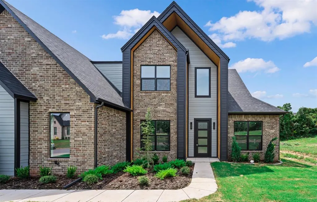 Photo 2 — 8132 Amber Ridge Drive, Edmond, OK 73034