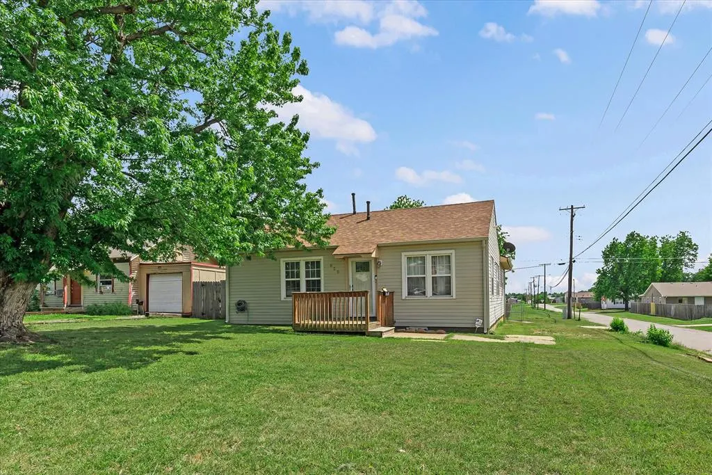 Photo 2 — 820 NW 90th Street, Oklahoma City, OK 73114