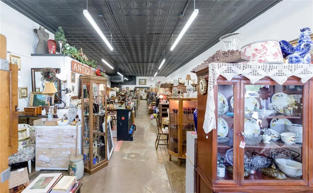 Photo 2 — 218 W Broadway Avenue, Elk City, OK 73644