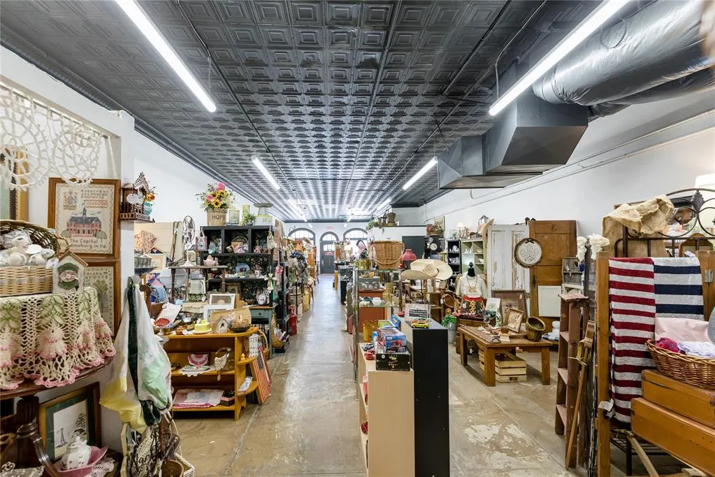 Photo 3 — 218 W Broadway Avenue, Elk City, OK 73644