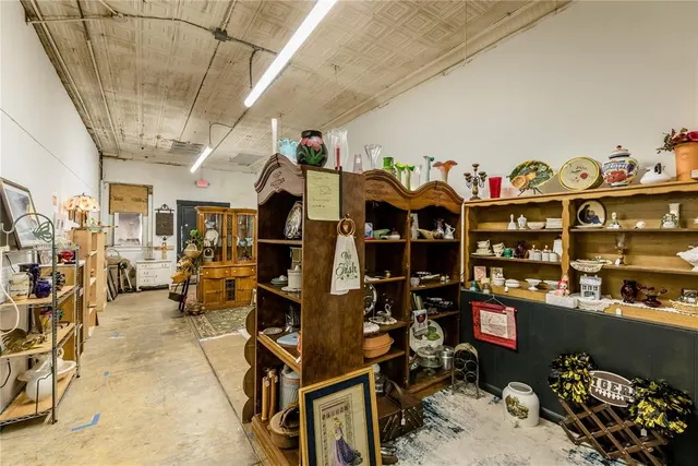 Photo 7 — 218 W Broadway Avenue, Elk City, OK 73644