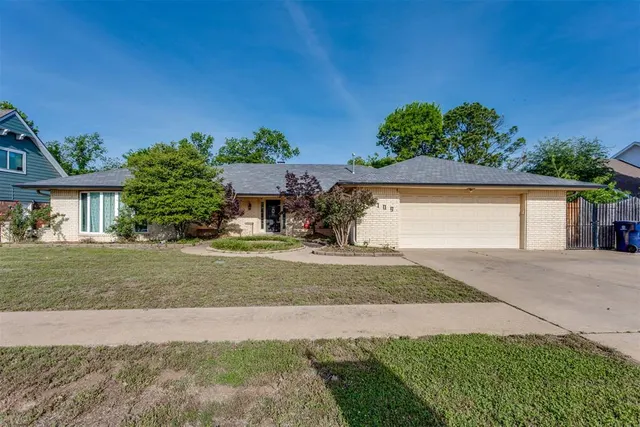 Photo 2 — 12109 S Wentworth Place, Oklahoma City, OK 73170