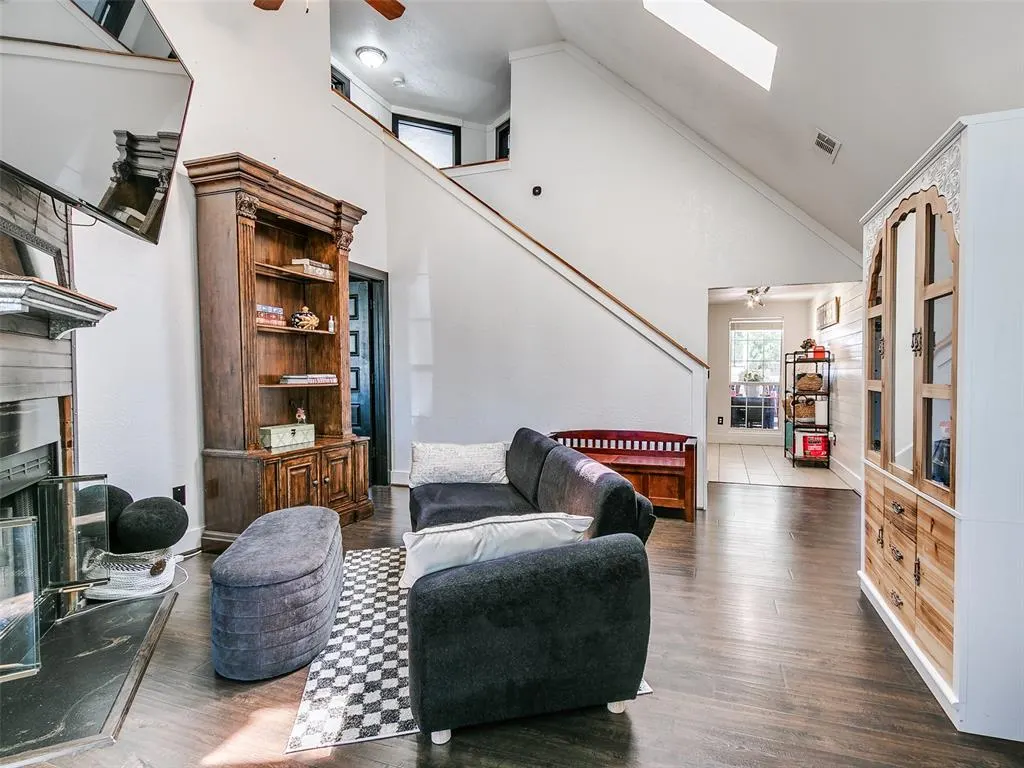 Photo 5 — 2114 Westmore Drive, Moore, OK 73170