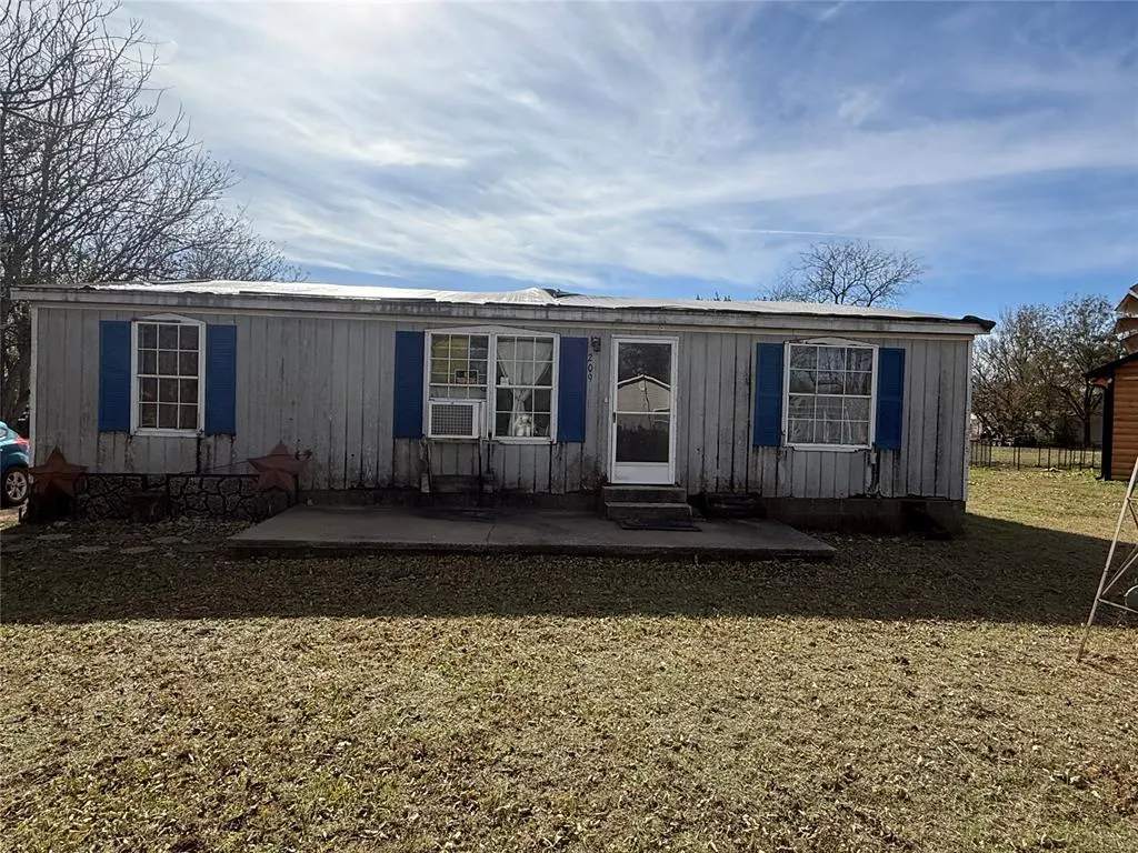 Front exterior — 209 E 1st Street, Davenport, OK 74026