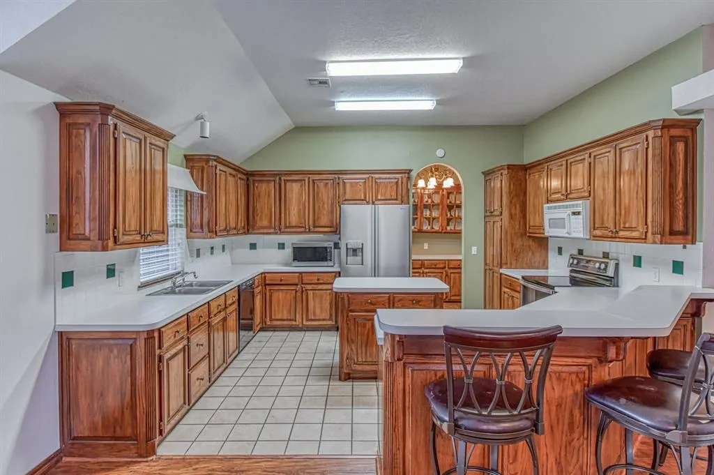 Photo 7 — 304 Baker Street, Norman, OK 73072
