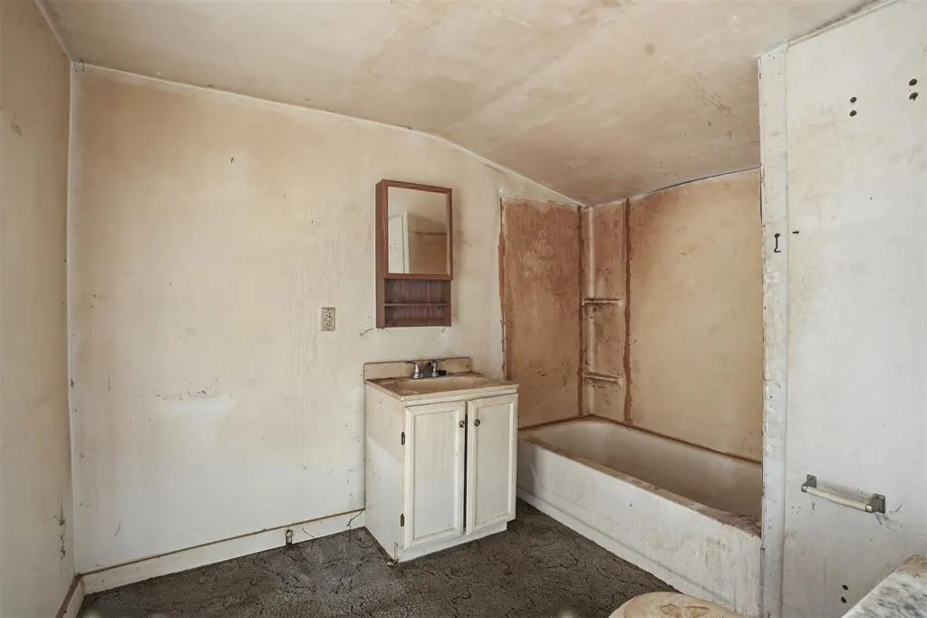 Photo 11 — 614 W 5th Street, Elk City, OK 73644