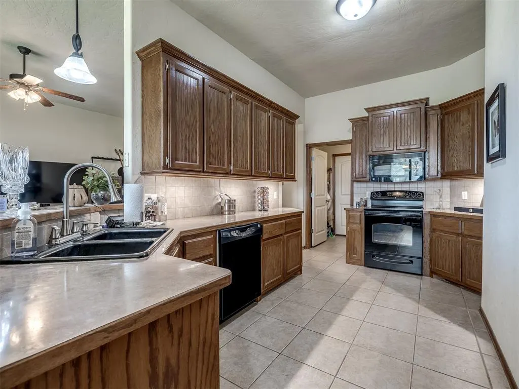 Photo 12 — 3312 Ashton Drive, Moore, OK 73160
