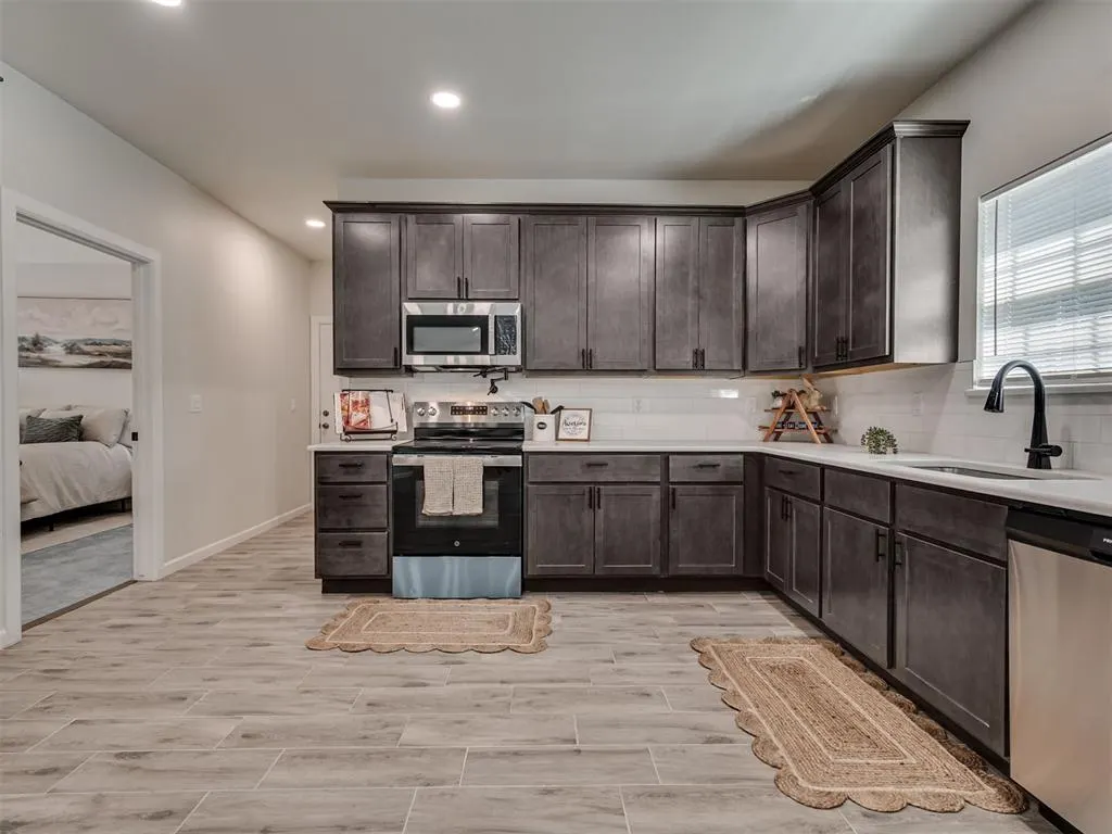 Photo 9 — 706 E Lincoln Avenue, Guthrie, OK 73044