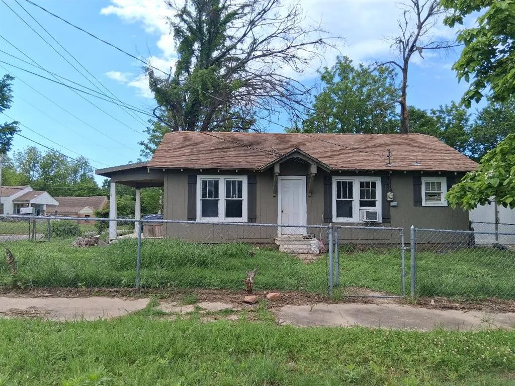 Front exterior — 222 N Center Avenue, Shawnee, OK 74801