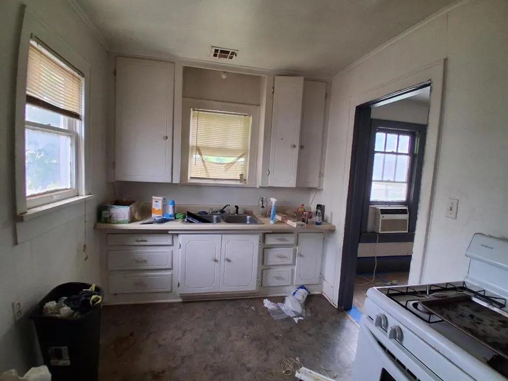 Photo 4 — 222 N Center Avenue, Shawnee, OK 74801