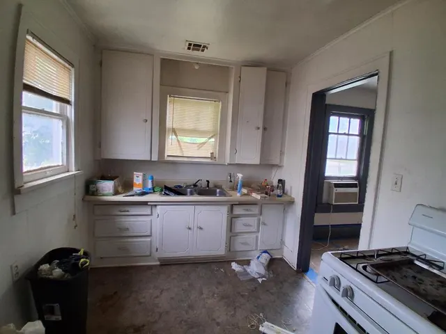 Photo 4 — 222 N Center Avenue, Shawnee, OK 74801