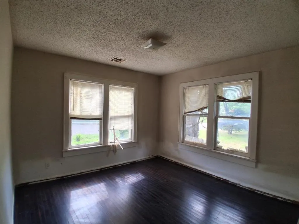 Photo 7 — 222 N Center Avenue, Shawnee, OK 74801