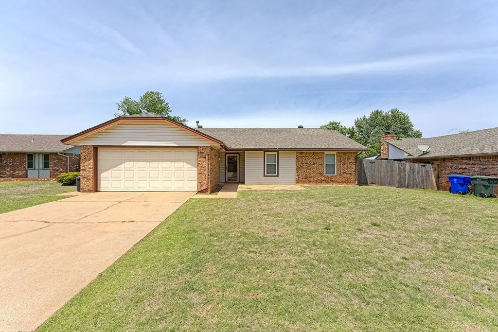 Front exterior — 1905 Morren Drive, Norman, OK 73071