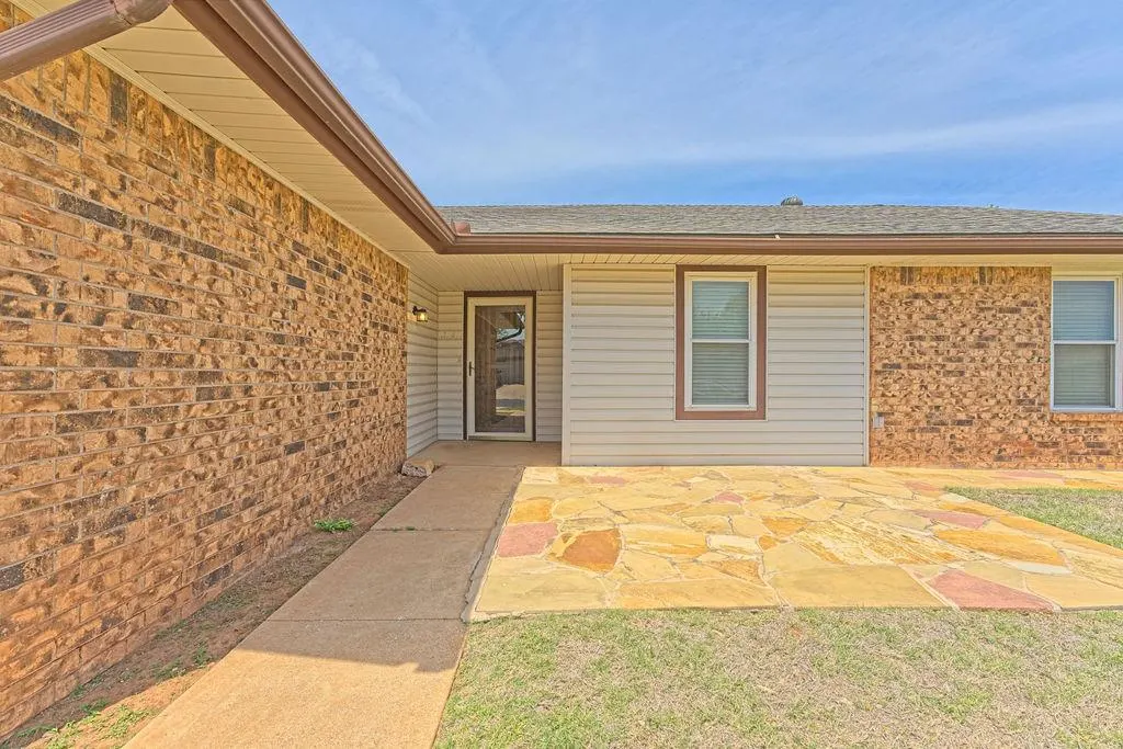 Photo 3 — 1905 Morren Drive, Norman, OK 73071