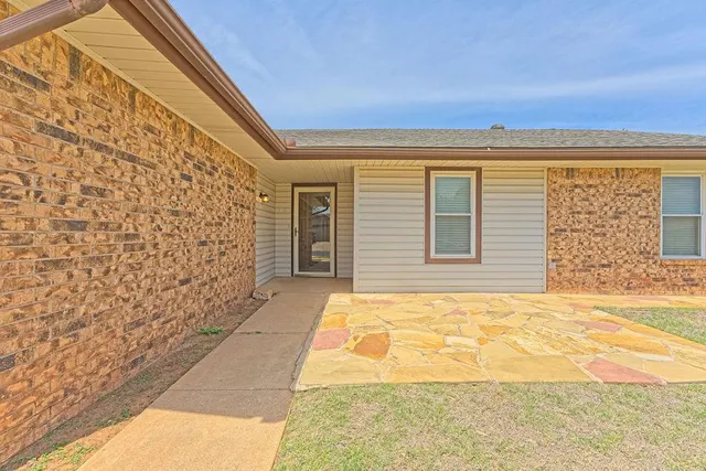 Photo 3 — 1905 Morren Drive, Norman, OK 73071