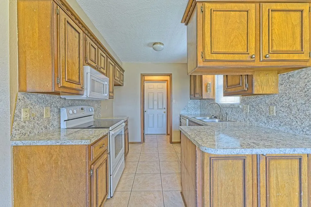 Photo 11 — 1905 Morren Drive, Norman, OK 73071