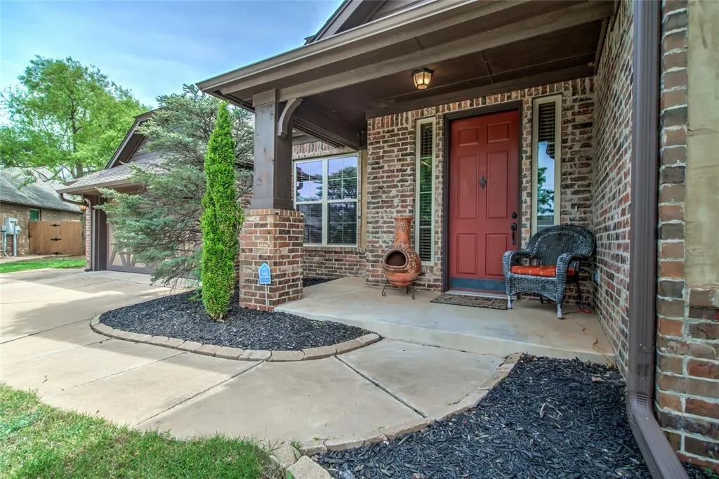 Photo 3 — 18301 Orozco Circle, Edmond, OK 73012