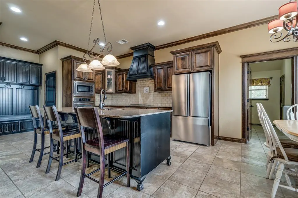 Photo 9 — 18301 Orozco Circle, Edmond, OK 73012