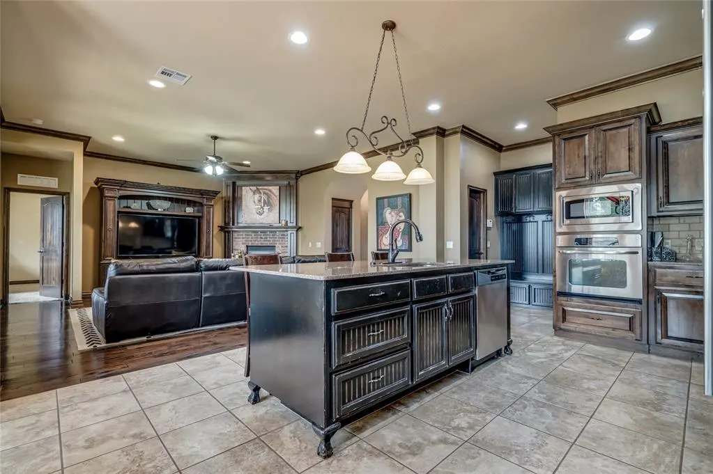 Photo 17 — 18301 Orozco Circle, Edmond, OK 73012
