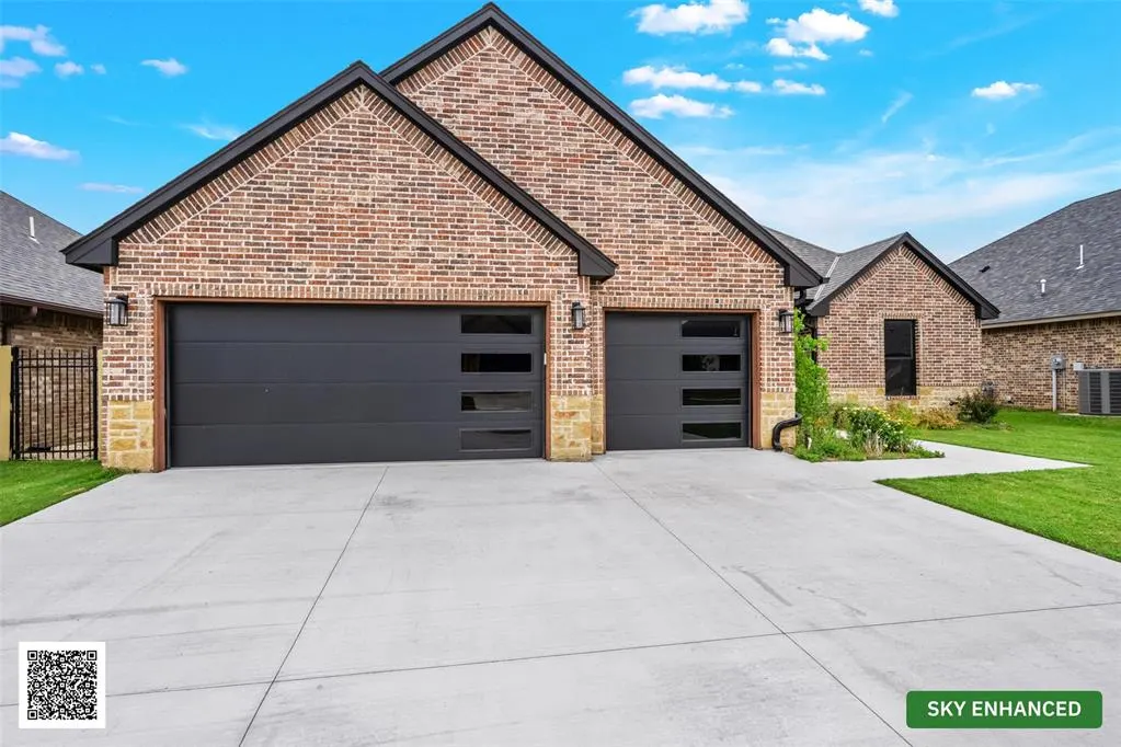 Photo 2 — 3914 NE Shenandoah Drive, Lawton, OK 73507