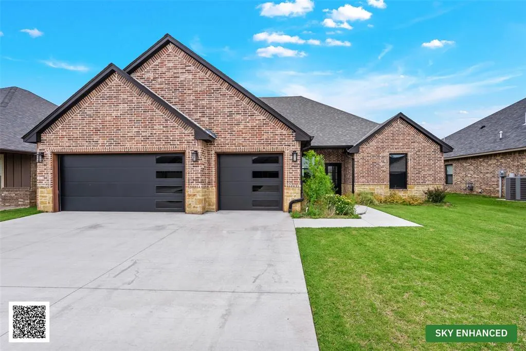Photo 3 — 3914 NE Shenandoah Drive, Lawton, OK 73507