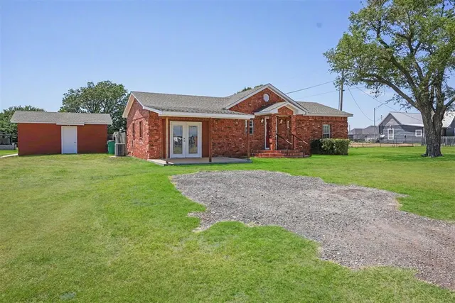Photo 2 — 112 S Bryan Avenue, Duke, OK 73532