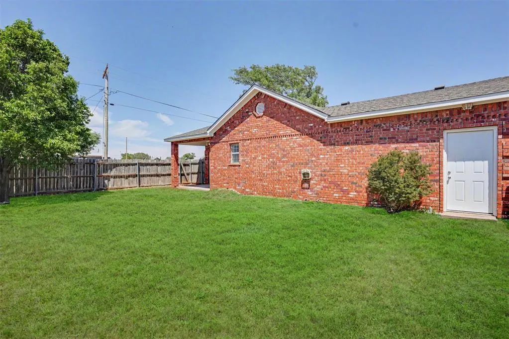 Photo 27 — 112 S Bryan Avenue, Duke, OK 73532
