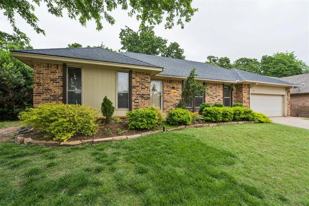 Photo 4 — 1313 Devonshire Court, Edmond, OK 73034